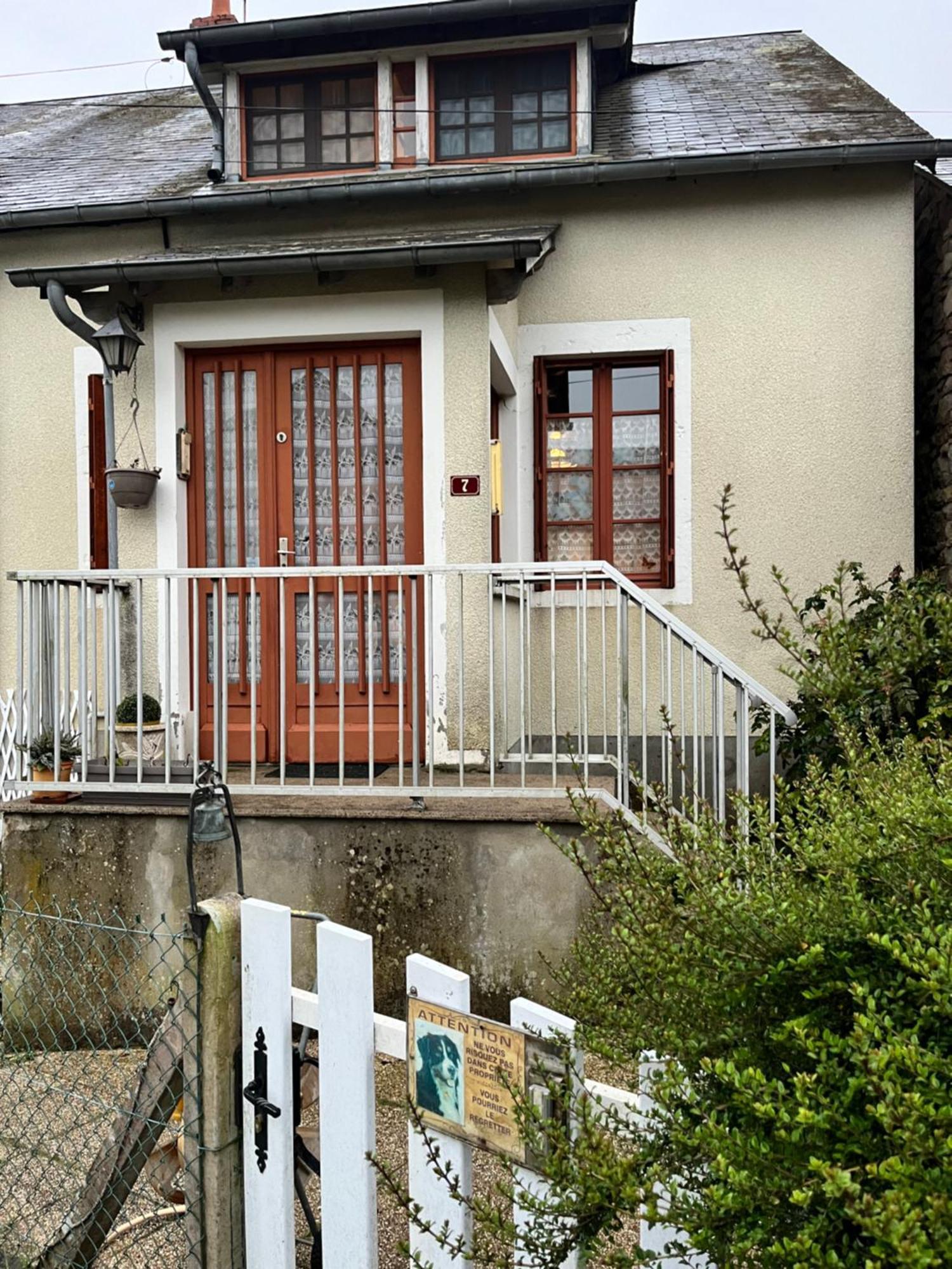 Maison De 100 M2 Comprenant 3 Chambres Avec Jardin Dun-sur-Grandry Exterior foto